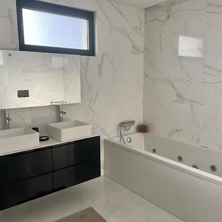 Ocean View Apartman *